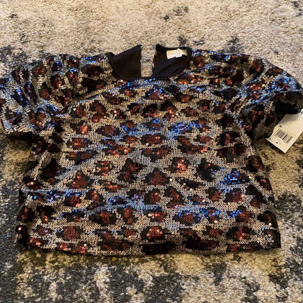 Brand New girl party top. Cropped and sequins